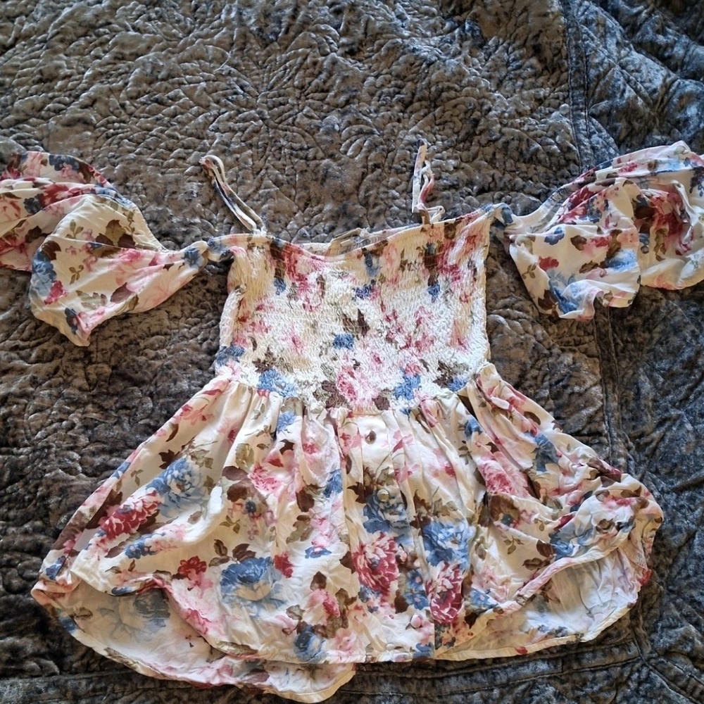 XS Gimmicks by Bke Floral off the shoulder flowy top